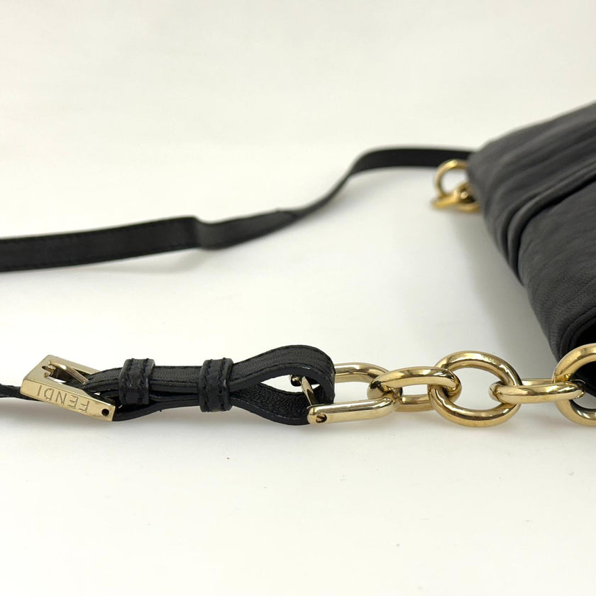 Fendi borsa a tracolla modello Baguette in pelle nappa nera