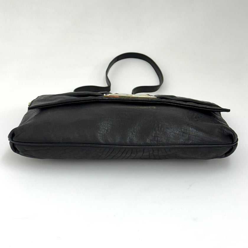 Fendi borsa a tracolla modello Baguette in pelle nappa nera