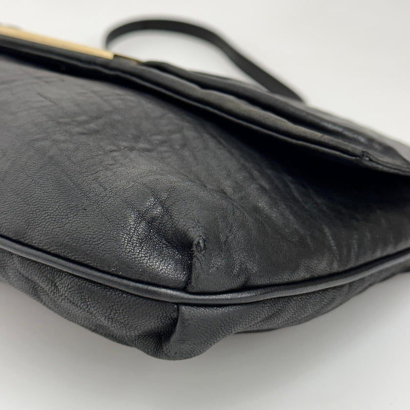 Fendi borsa a tracolla modello Baguette in pelle nappa nera