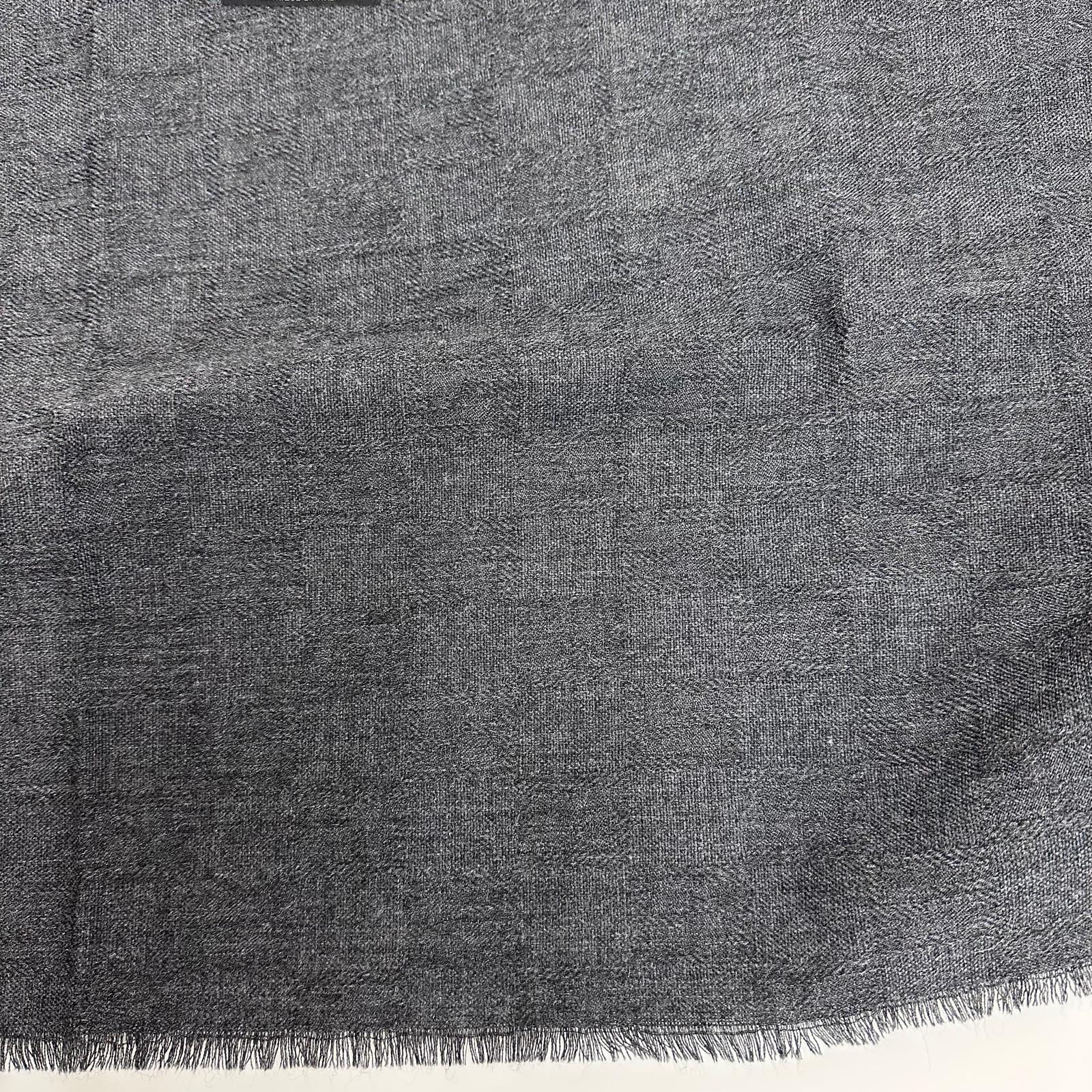 Fendi sciarpa in lana grigia con motivo FF tono su tono