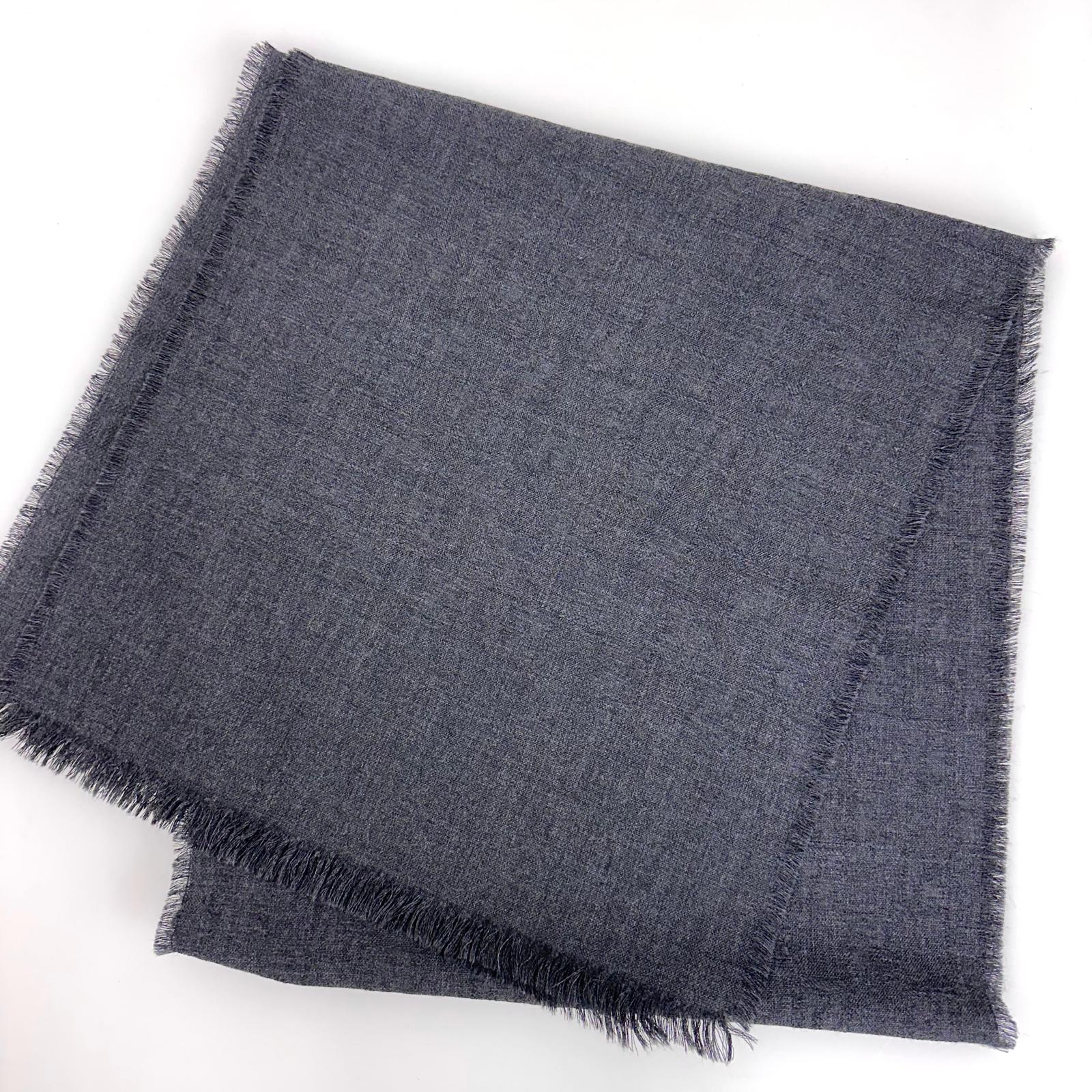 Fendi sciarpa in lana grigia con motivo FF tono su tono