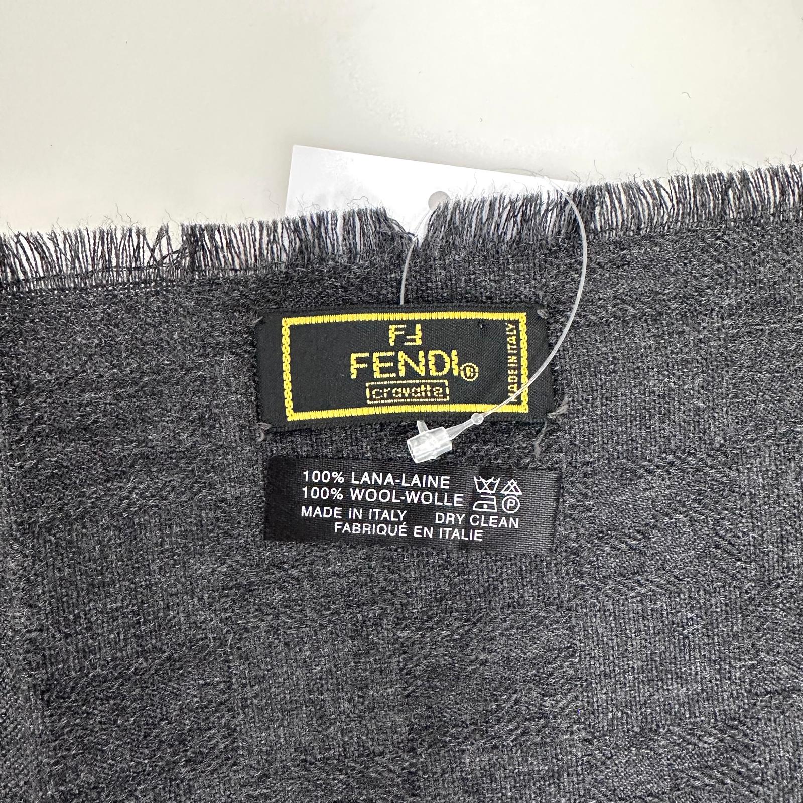 Fendi sciarpa in lana grigia con motivo FF tono su tono