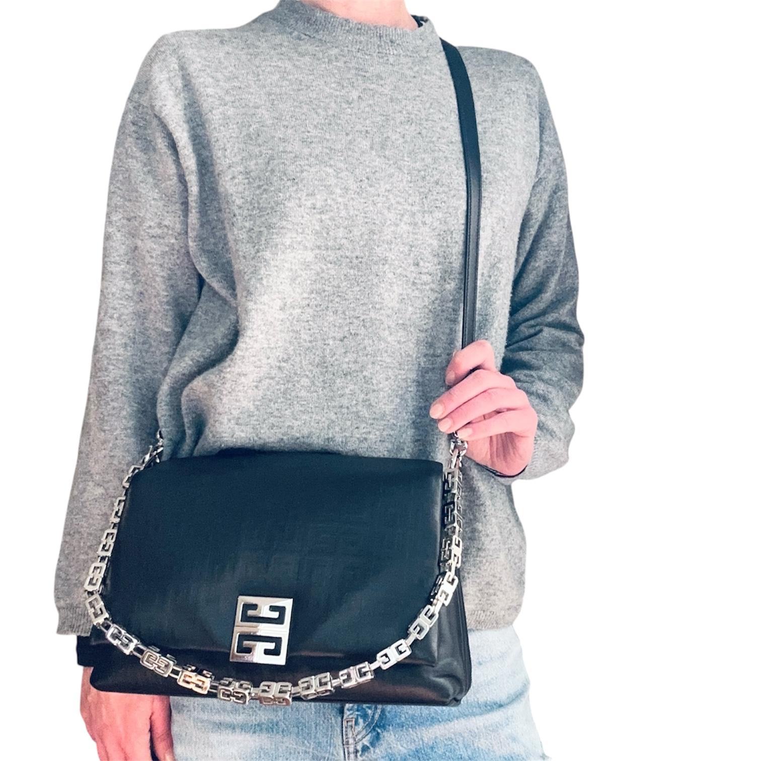 Givenchy Borsa 4G soft in pelle nera con catena logo