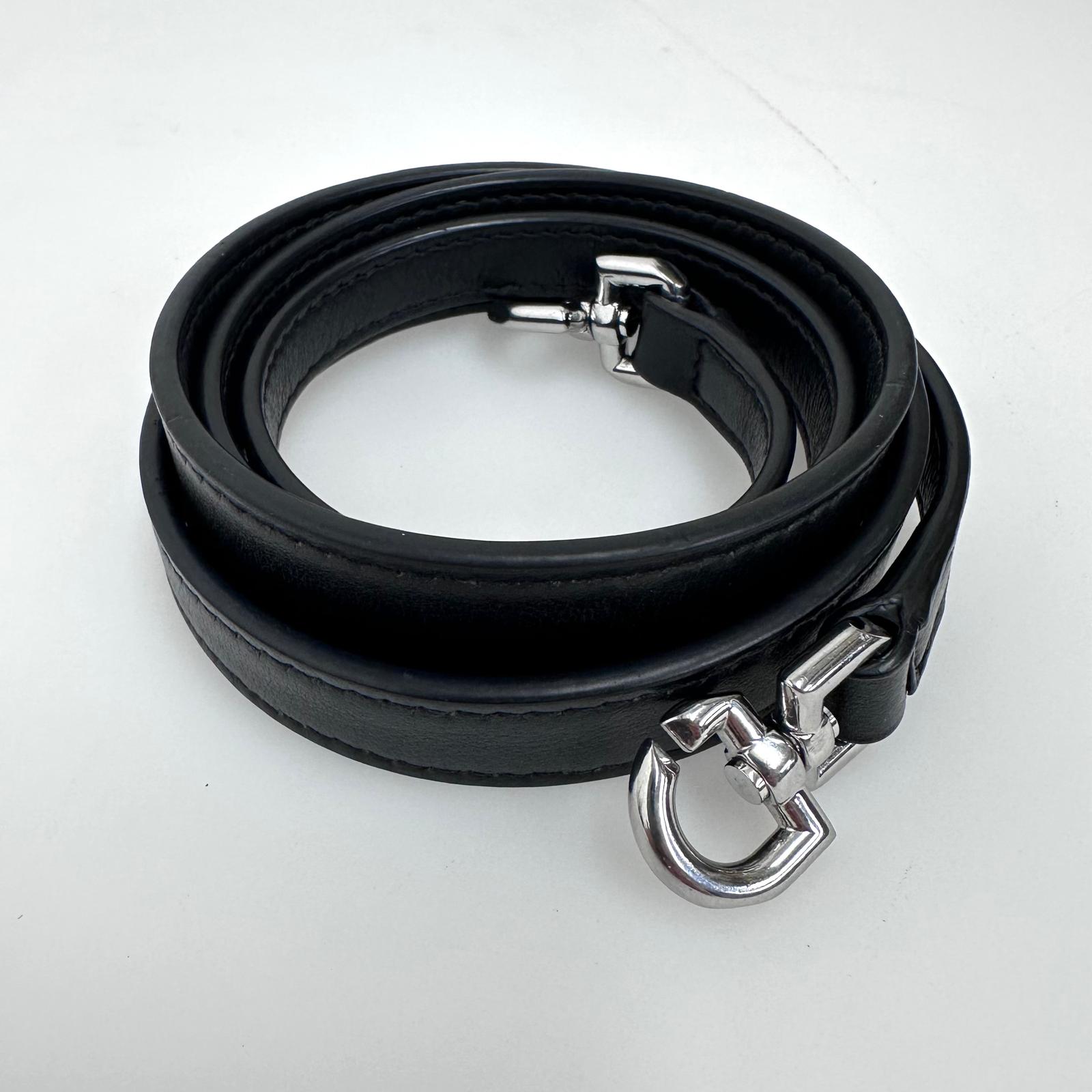 Givenchy Borsa 4G soft in pelle nera con catena logo