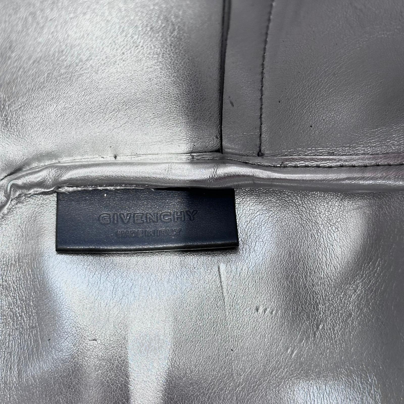 Givenchy Borsa Antigona Shopping Bag in pelle di vitello blu e argento con pochette