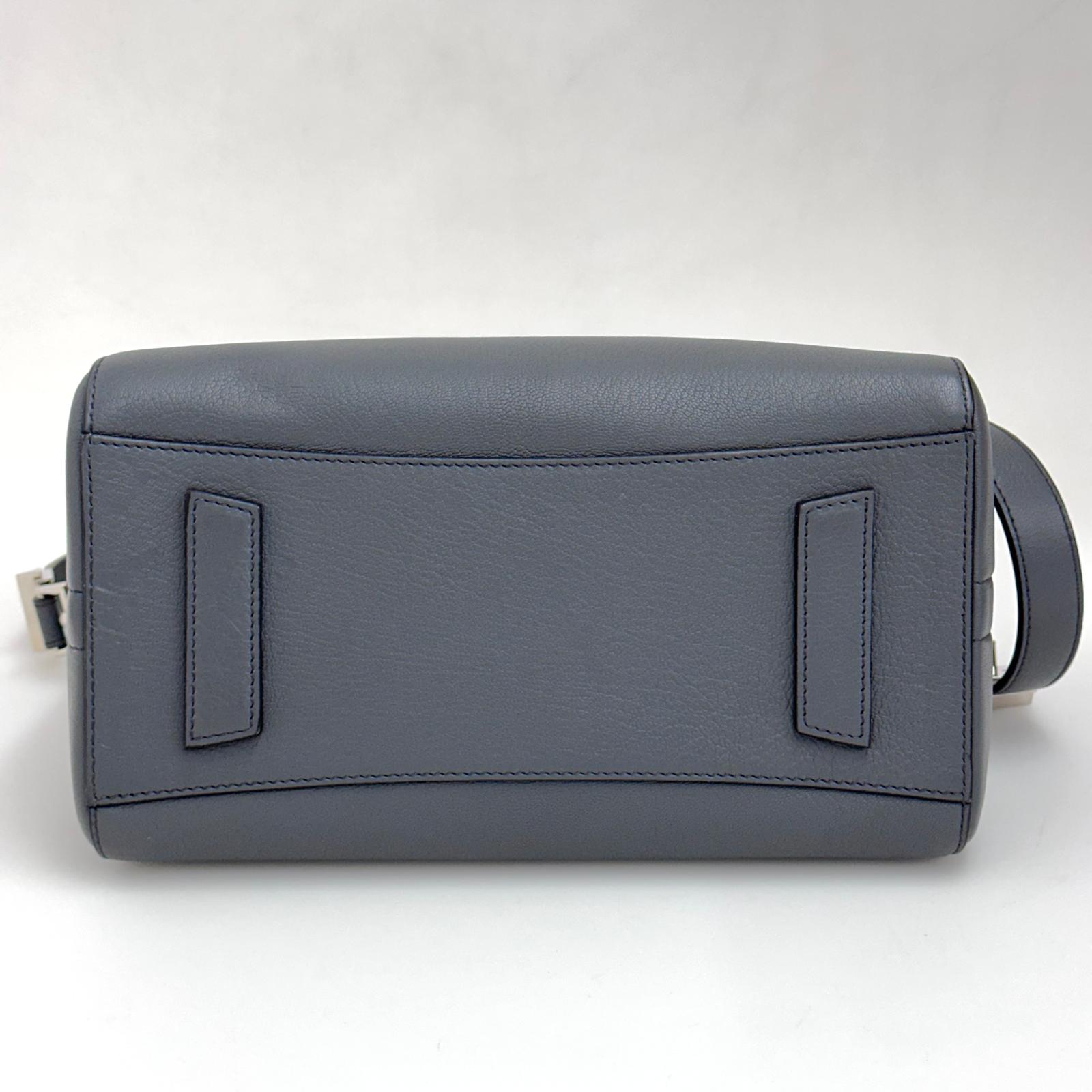 Givenchy Borsa Antigona Small in Pelle Grigio Ardesia con Tracolla