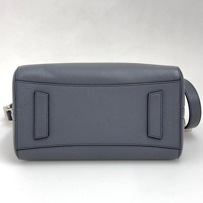 Givenchy Borsa Antigona Small in Pelle Grigio Ardesia con Tracolla