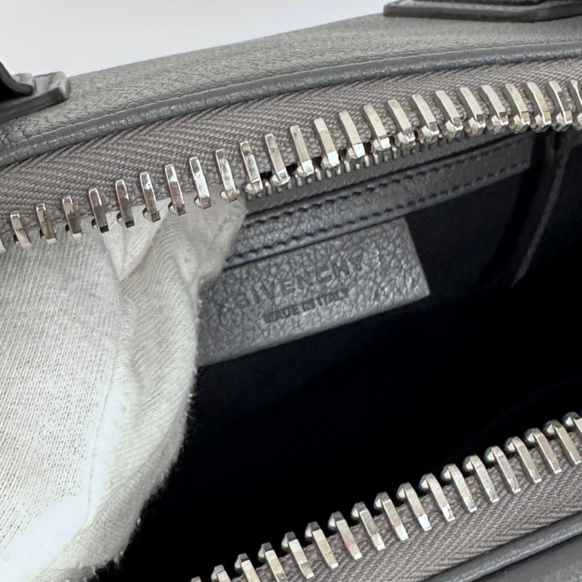 Givenchy Borsa Antigona Small in Pelle Grigio Ardesia con Tracolla