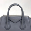 Givenchy Borsa Antigona Small in Pelle Grigio Ardesia con Tracolla
