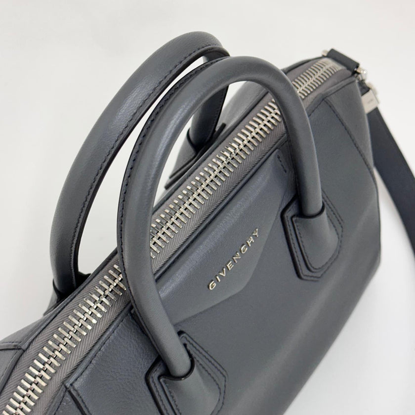 Givenchy Borsa Antigona Small in Pelle Grigio Ardesia con Tracolla