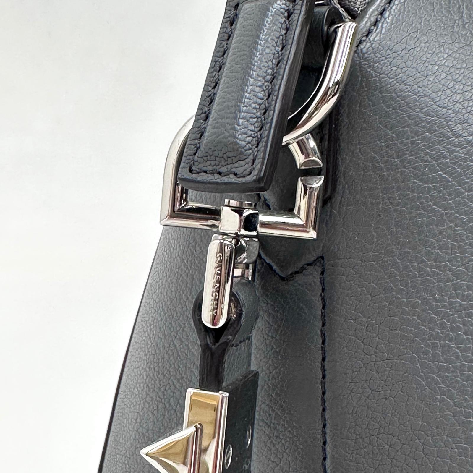 Givenchy Borsa Antigona Small in Pelle Grigio Ardesia con Tracolla