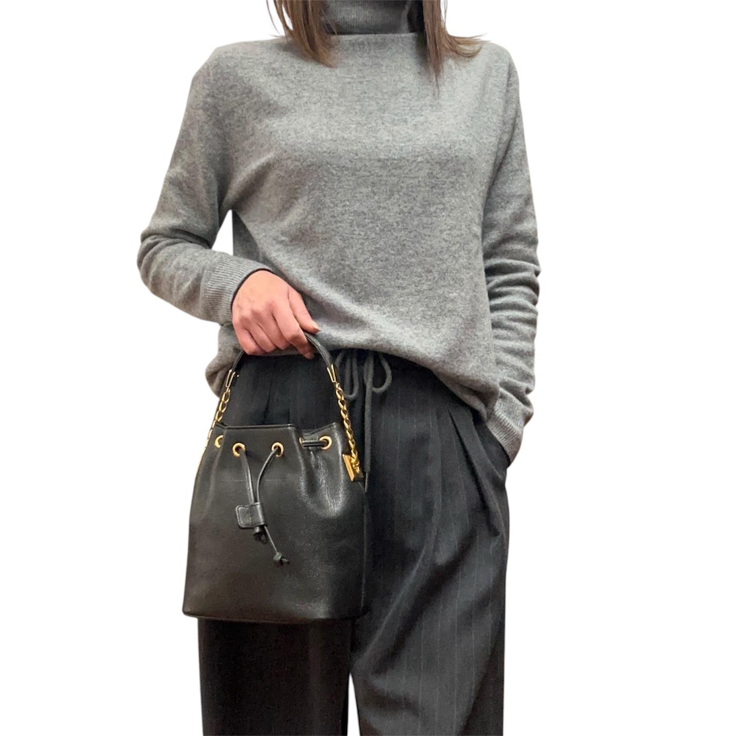 Givenchy borsa a mano secchiello mini vintage in pelle martellata nera