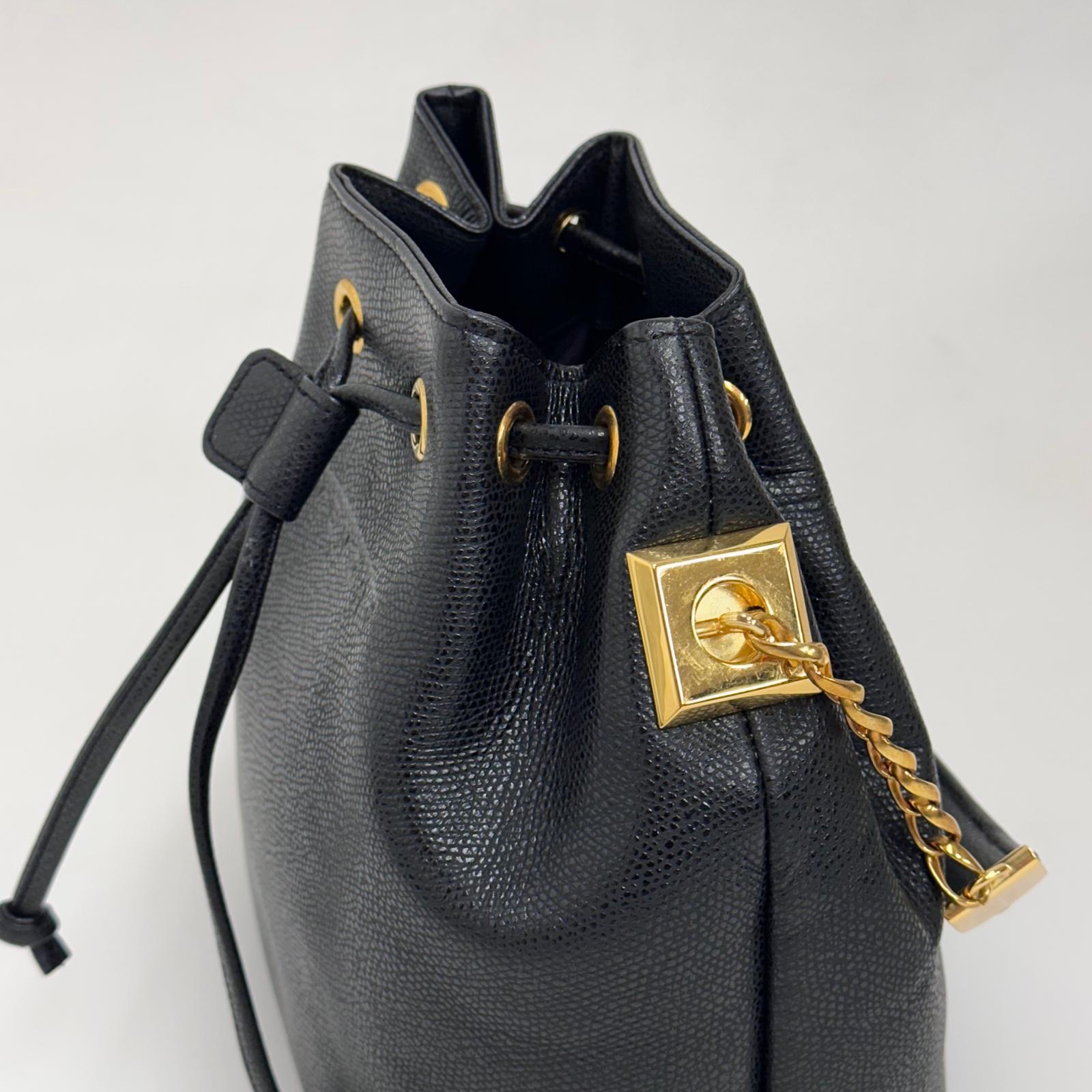 Givenchy borsa a mano secchiello mini vintage in pelle martellata nera
