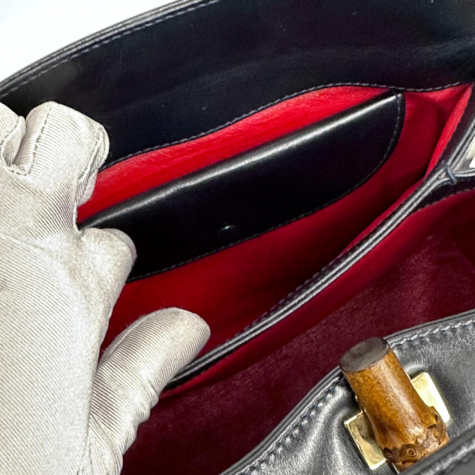 Gucci Borsa Bamboo in pelle blu con interno rosso anni ’90-2000