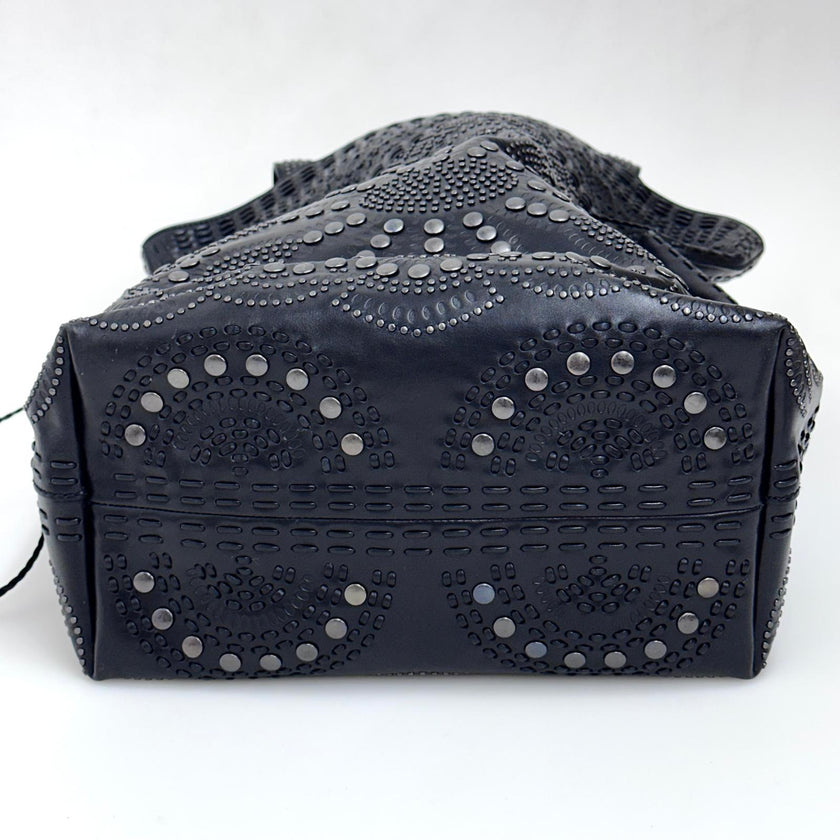 Gucci Borsa Vintage Maxi Tote in Pelle Nera con Borchie