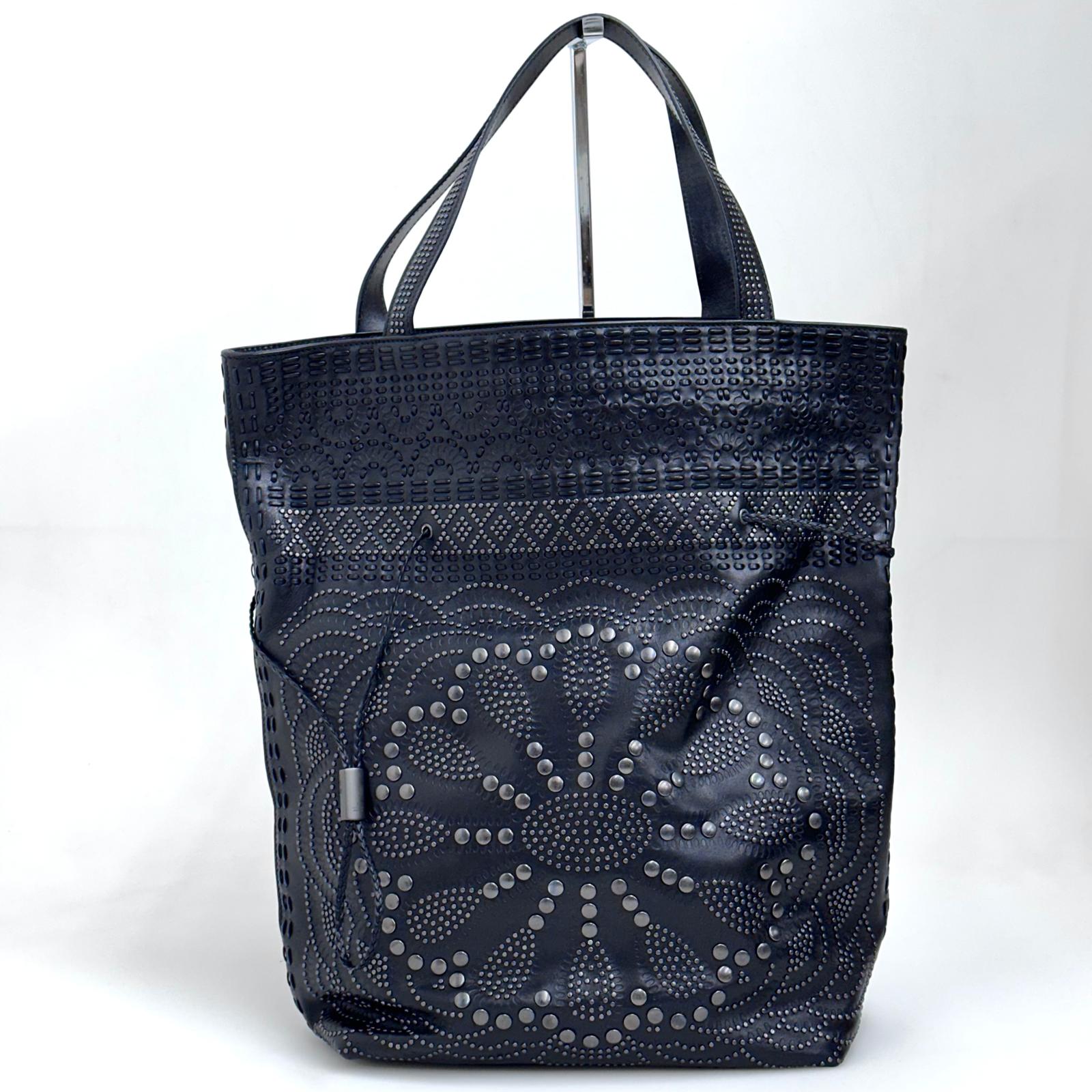 Gucci Borsa Vintage Maxi Tote in Pelle Nera con Borchie