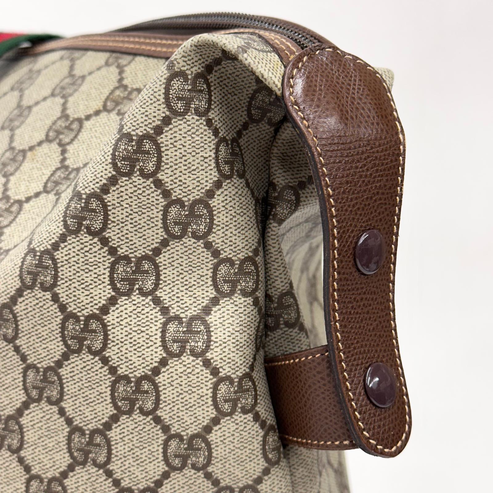 Gucci Borsa Vintage da viaggio a spalla in tela GG Supreme con Web stripe