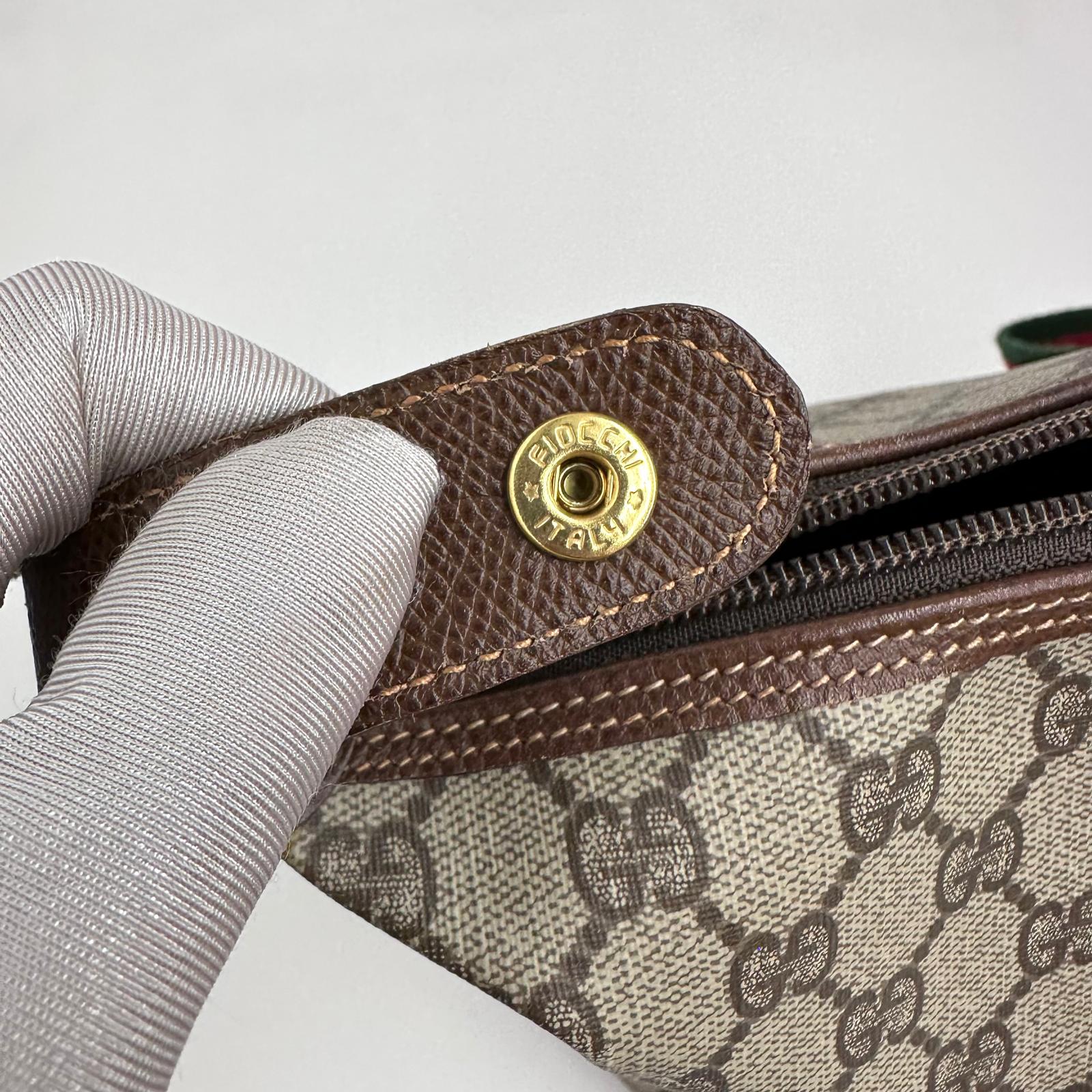 Gucci Borsa Vintage da viaggio a spalla in tela GG Supreme con Web stripe