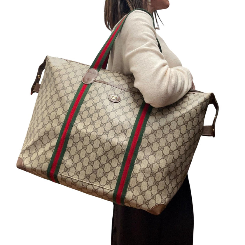Gucci Borsa Vintage da viaggio a spalla in tela GG Supreme con Web stripe