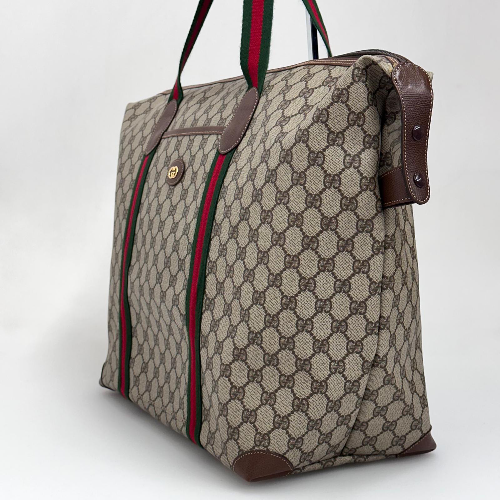 Gucci Borsa Vintage da viaggio a spalla in tela GG Supreme con Web stripe