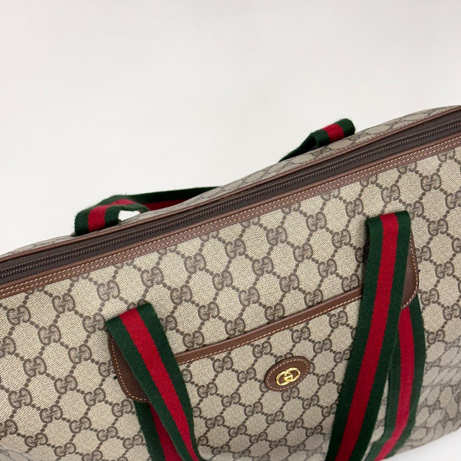 Gucci Borsa Vintage da viaggio a spalla in tela GG Supreme con Web stripe
