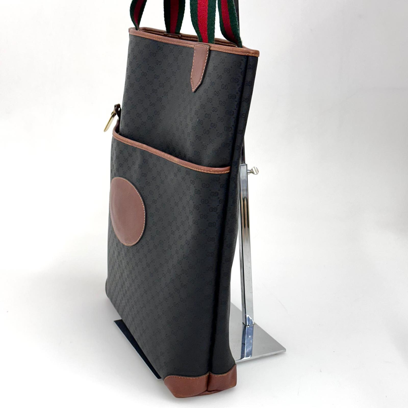 Gucci Borsa Web vintage a spalla in tela Micro GG nera e pelle marrone