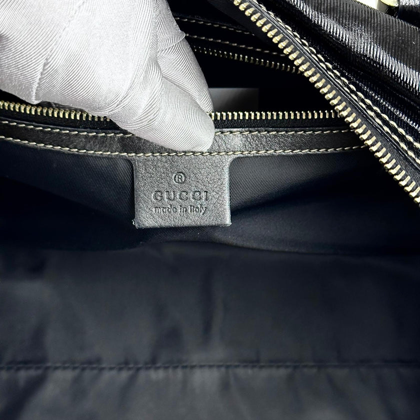 Gucci Borsa a Spalla Britt in Vernice Nera con Logo Smaltato