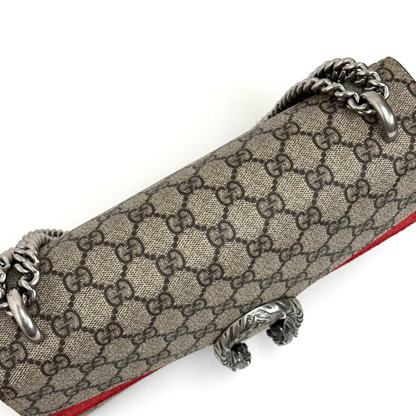 Gucci Borsa a Spalla Dionysus GG Supreme Grande con Dettaglio in Suede Rosso