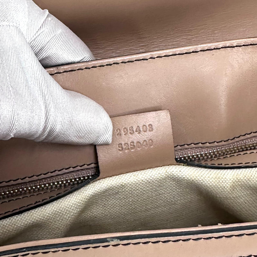 Gucci Borsa a spalla Emily GG Supreme beige rosa cipria con catena