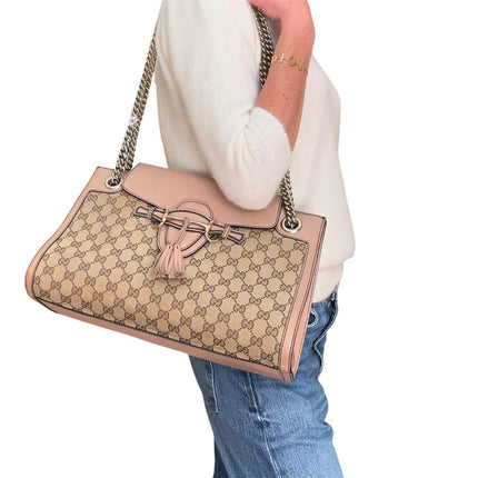 Gucci Borsa a spalla Emily GG Supreme beige rosa cipria con catena