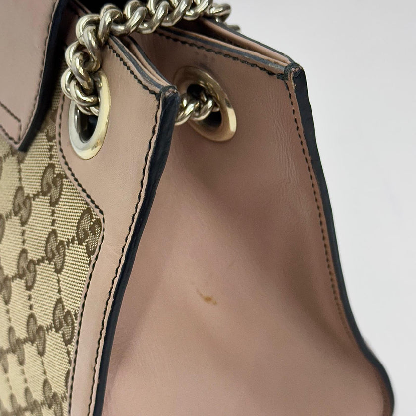 Gucci Borsa a spalla Emily GG Supreme beige rosa cipria con catena