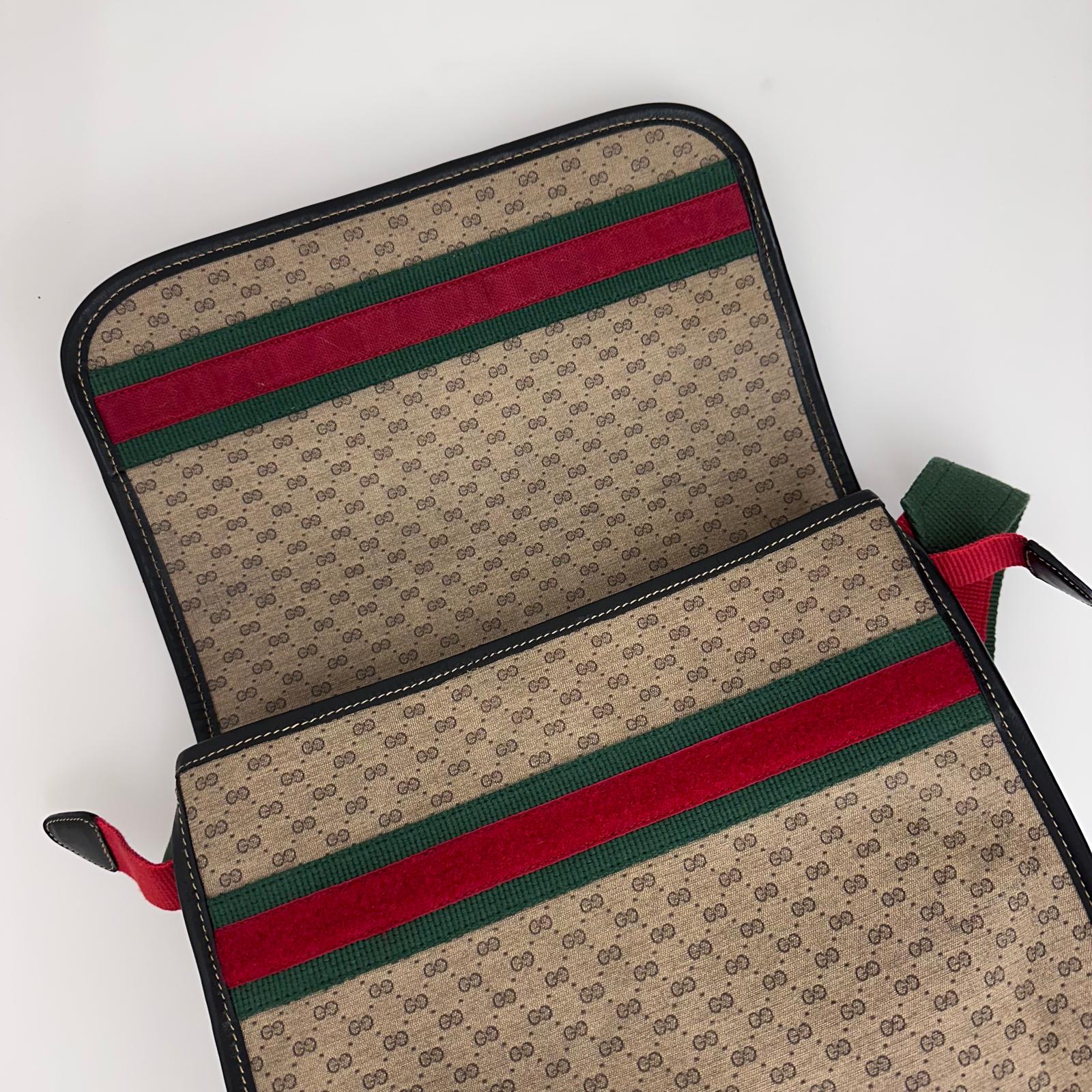 Gucci Borsa a spalla Monogram GG Plus con Web Stripe