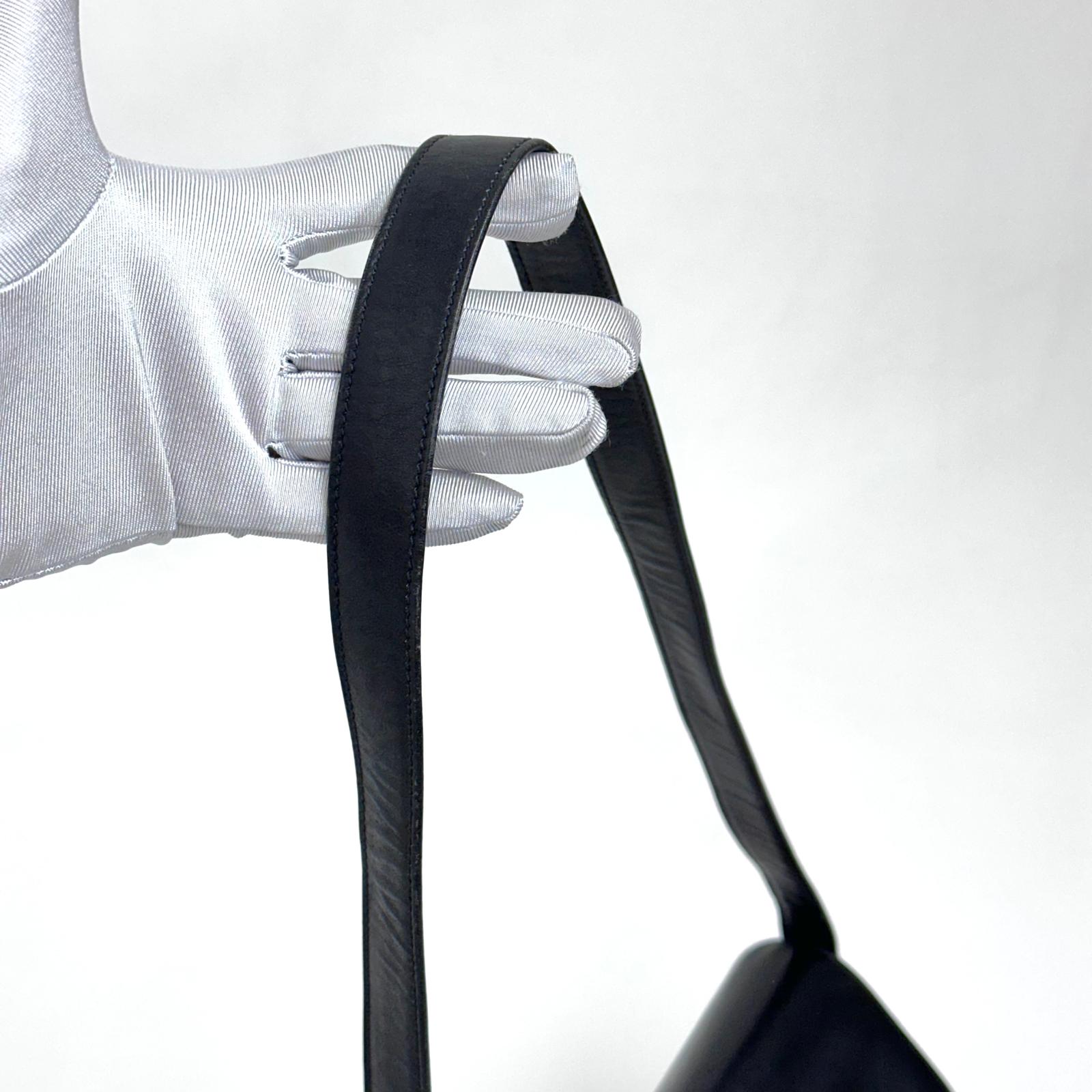 Gucci Borsa a spalla Sylvie vintage in pelle nera con nastro Web