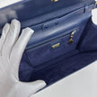 Gucci Borsa a tracolla in pelle blu con logo GG oro anni ‘80