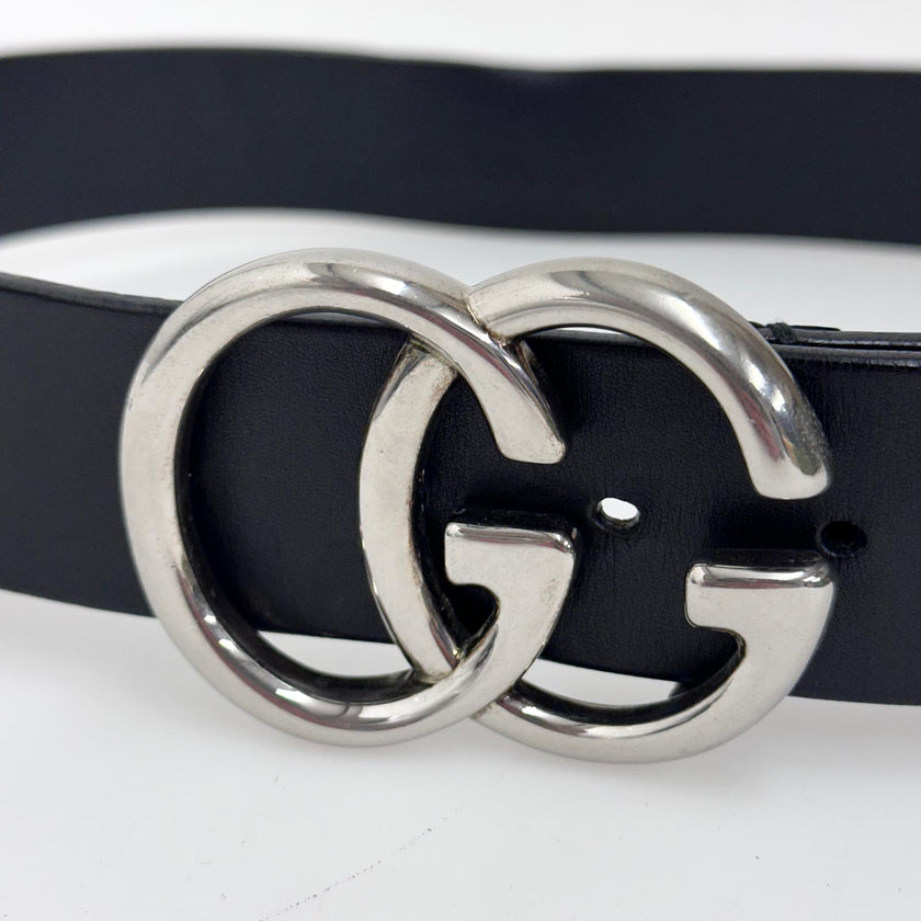 Gucci Cintura GG Marmont in pelle nera con fibbia doppia G argento