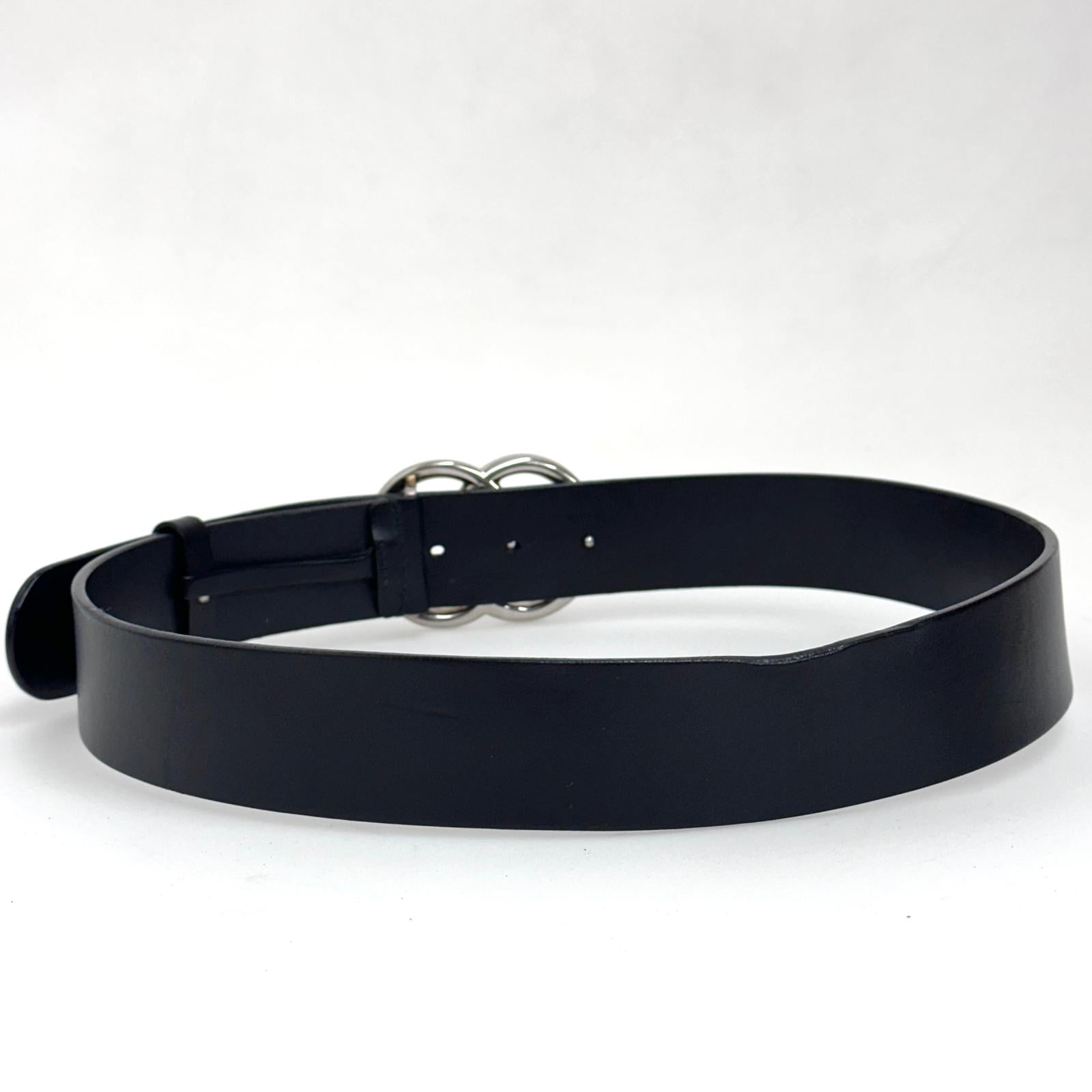 Gucci Cintura GG Marmont in pelle nera con fibbia doppia G argento