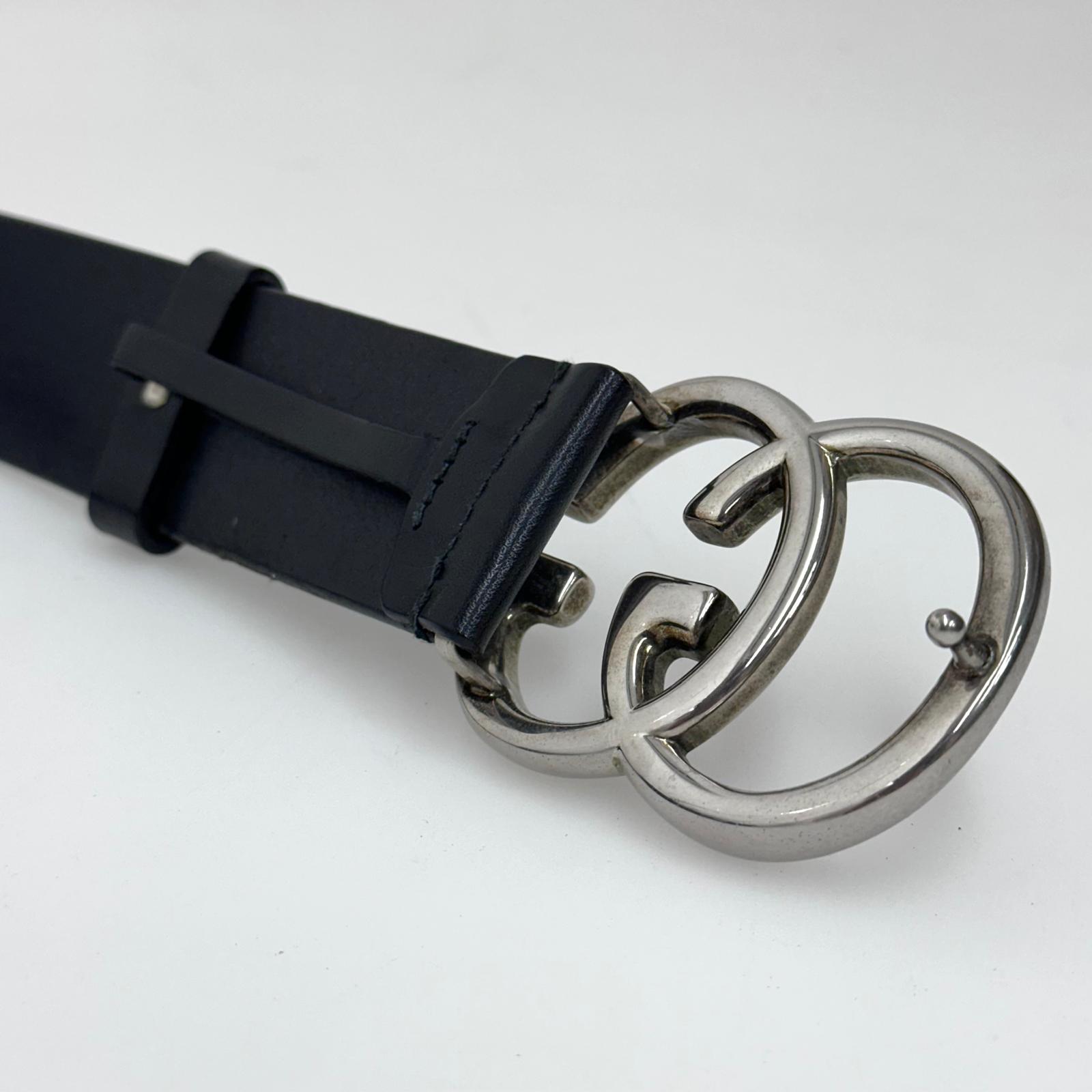 Gucci Cintura GG Marmont in pelle nera con fibbia doppia G argento