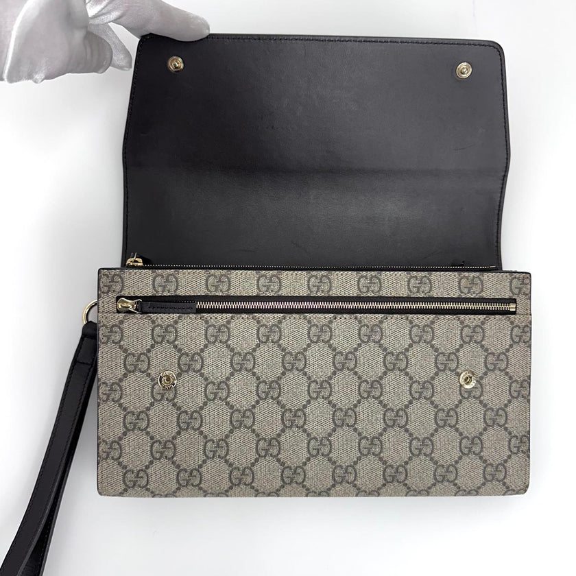 Gucci Clutch a mano GG Supreme con laccetto in pelle testa di moro