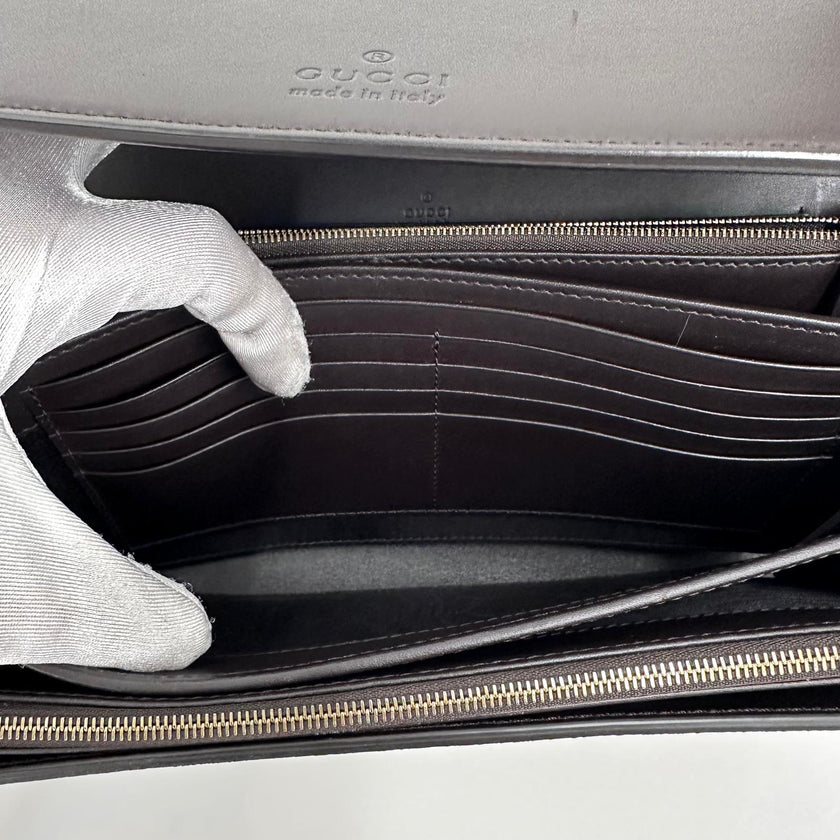 Gucci Clutch a mano GG Supreme con laccetto in pelle testa di moro