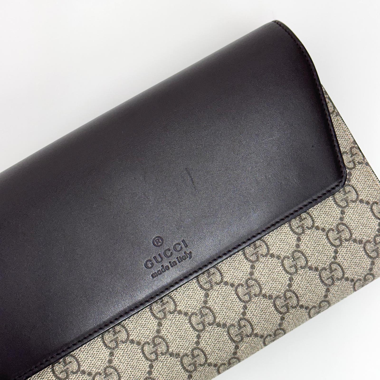 Gucci Clutch a mano GG Supreme con laccetto in pelle testa di moro