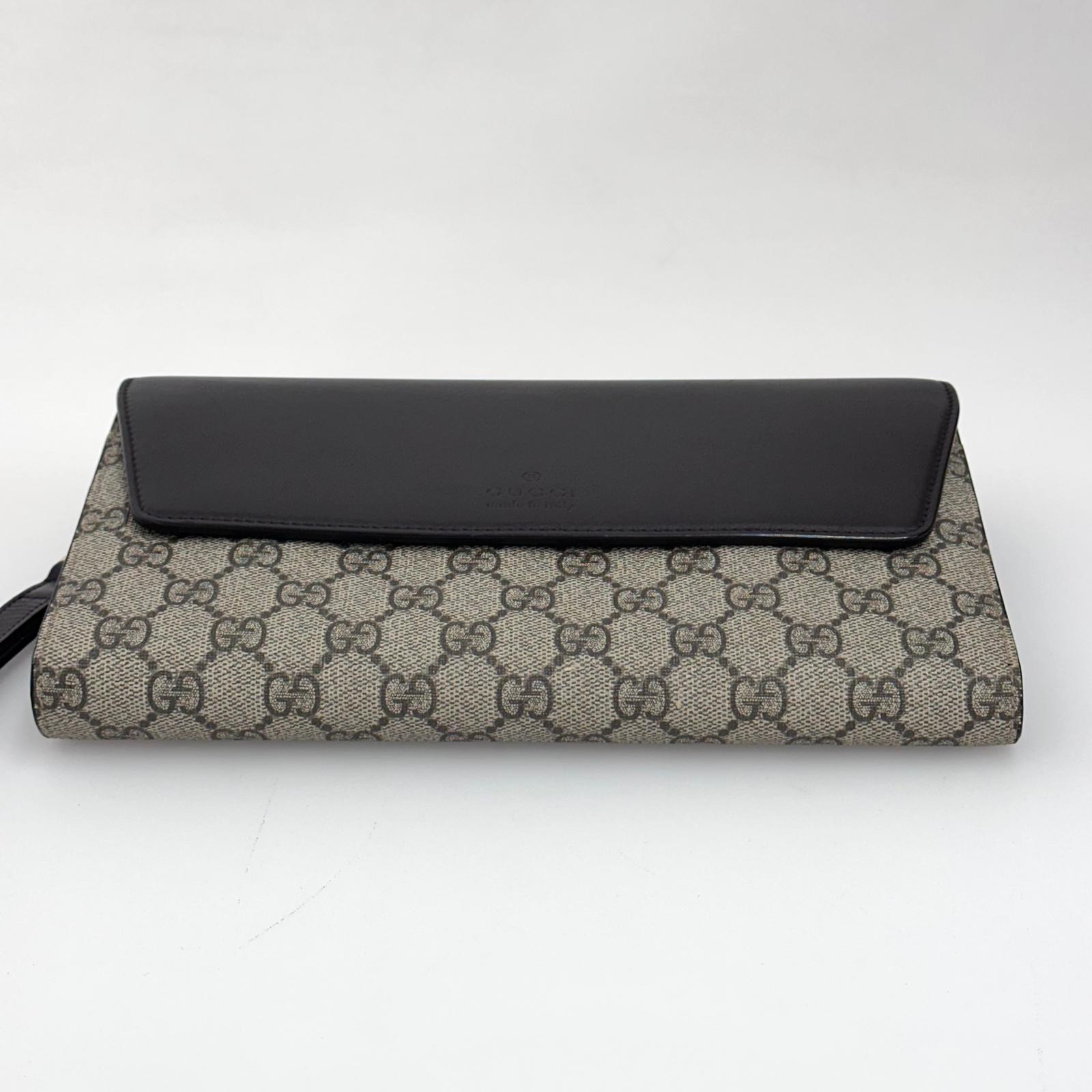 Gucci Clutch a mano GG Supreme con laccetto in pelle testa di moro