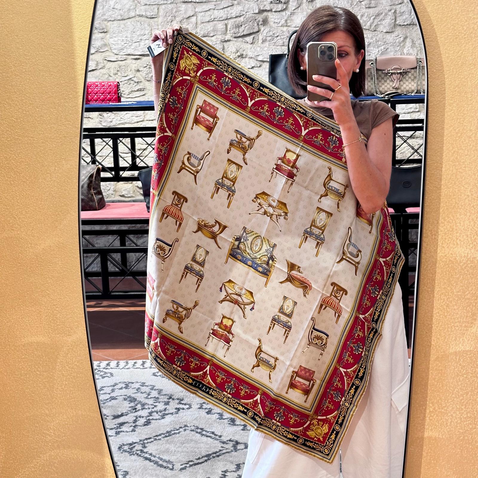 Gucci Foulard in seta con stampa arredi classici 90x90