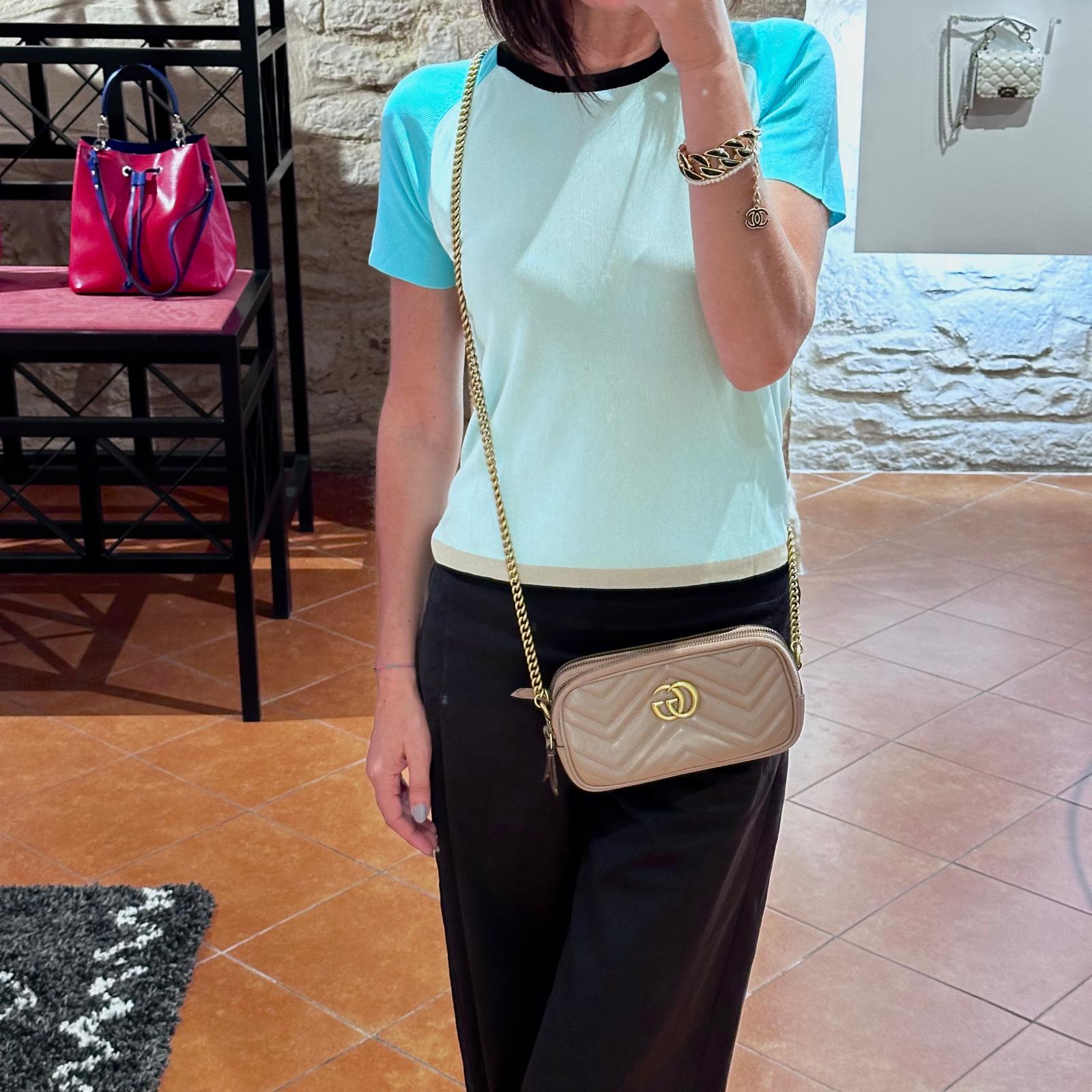 Gucci GG Marmont Camera Bag in Pelle Matelassé Rosa Cipria con Catena