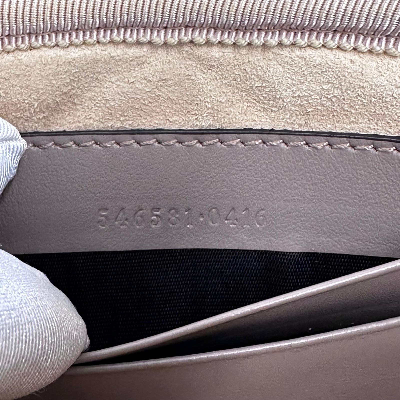 Gucci GG Marmont Camera Bag in Pelle Matelassé Rosa Cipria con Catena