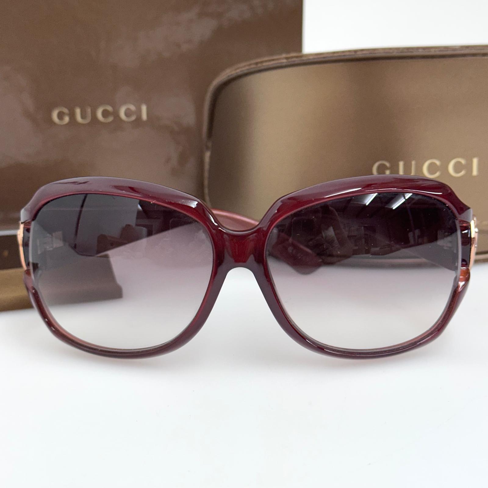 Gucci Occhiali da Sole Bordeaux con Medaglione Crest