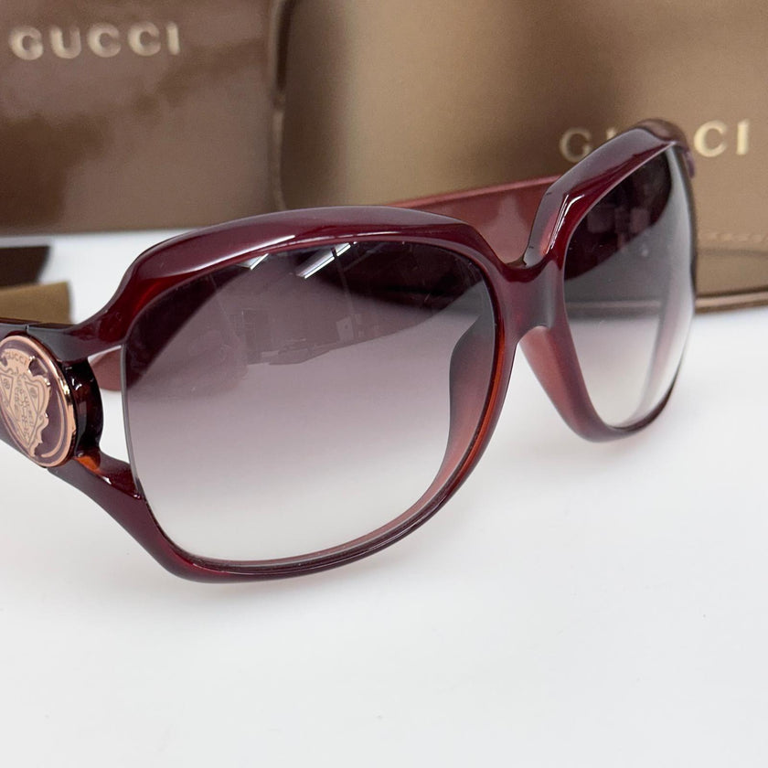 Gucci Occhiali da Sole Bordeaux con Medaglione Crest
