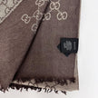 Gucci Sciarpa double face in lana e seta beige e marrone GG monogram