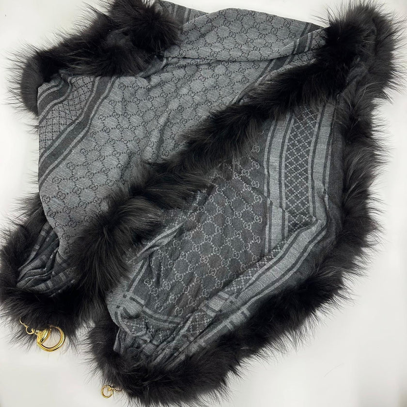 Gucci Sciarpa in Lana e Seta con Bordo in Pelliccia di Volpe Argentata