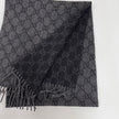Gucci sciarpa in cachemire GG grigio antracite con frange