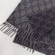 Gucci sciarpa in cachemire GG grigio antracite con frange